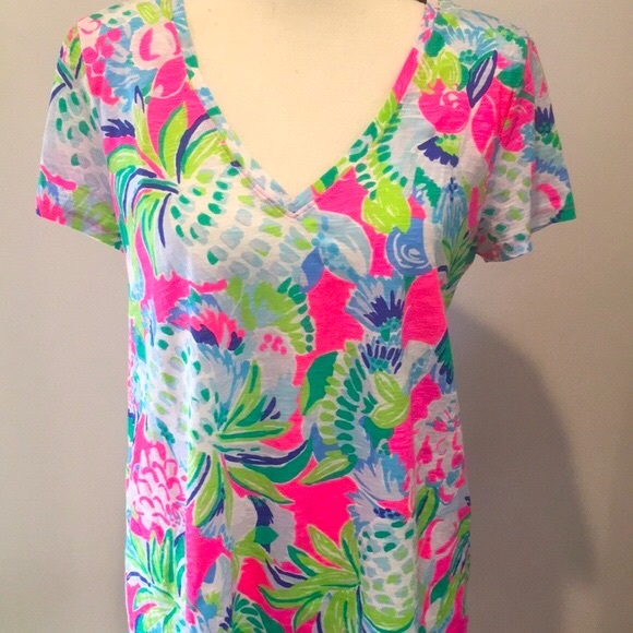 New Lily Pulitzer Etta V-Neck Top - Short Sleeve Cotton T-Shirt size Medium - Picture 5 of 11